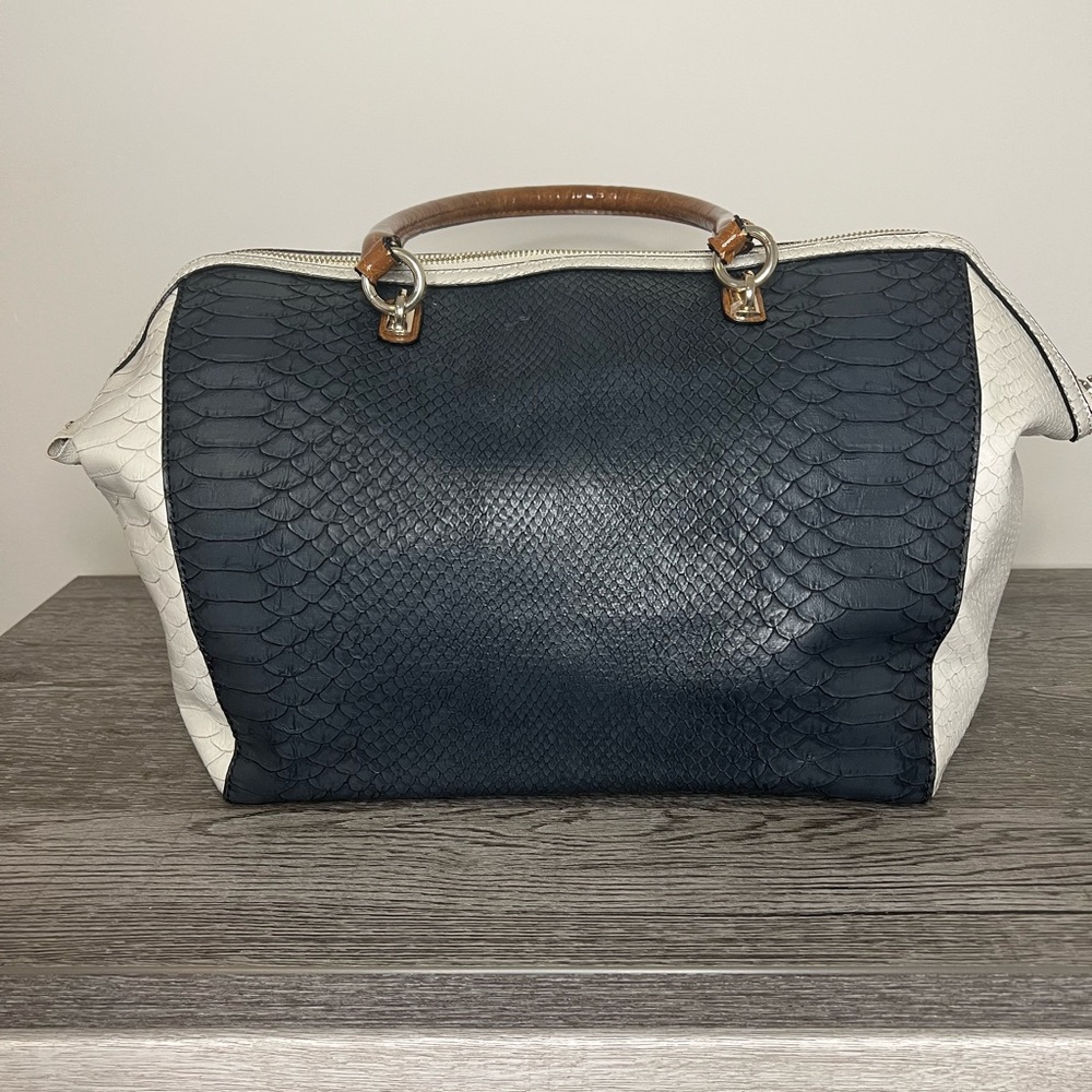 GUESS Satchel Handbag - Picture 2 of 11